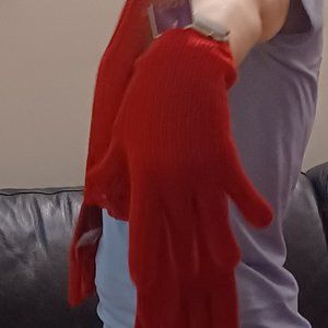 Red knit gloves - New